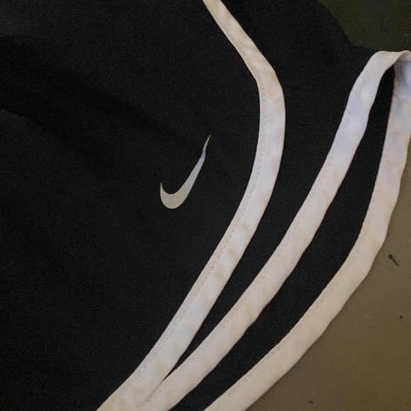 Nike all black womans athletic shorts size small! - Picture 4 of 7